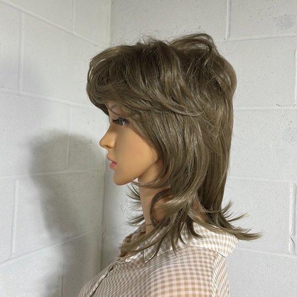 NWT 15” dark blonde natural shaggy layers puff 80’s volume realistic Abba wig - Picture 6 of 16